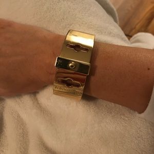 BCBGMAXAZRIA metal toggle bracelet